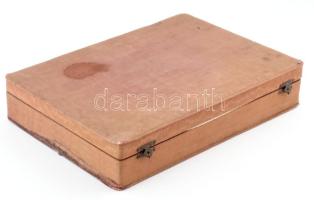 Antik neszeszer készlet egyik csont nyelű, másik műanyag, tükrös dobozban. Kis hiánnyal 37x29 cm