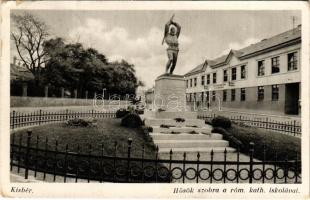 1938 Kisbér, Hősök szobra a római katolikus iskolával (EK)