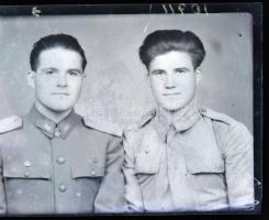 cca 1944 és 1955 között készült műtermi felvételek katonákról (portrék, kitüntetések, váll-lapok, fe...