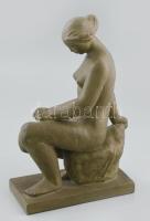 Péter Zsuzsa: Ülő akt. Festett terrakotta jelzett, hibátlan, m: 29 cm