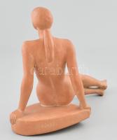 Gömbös László (1926-) Ülő akt. Festett terrakotta jelzett, hibátlan, m: 21x29 cm