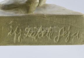 ifj Fekete Géza Dezső (1939-2021): Sétáló lány. Festett terrakotta jelzett, hibátlan, m: 36 cm