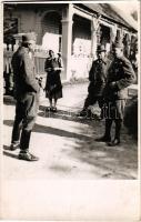 1940 Nagycsécs (Tiszaújváros), katonák a faluban, Szabad Imre hadnagy. photo