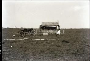 1918-1919 Hortobágy, Kerny István (1879-1963) budapesti fotóművész hagyatékából 3 db vintage NEGATÍV, a leíró kartonokkal együtt (amelyeket a leánya - Kerny Gizella - készített cca 1980-ban a hagyaték rendezésekor), 6x8 cm és 6x9 cm