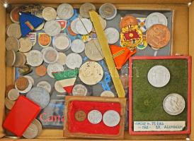 Doboznyi vegyes magyar és külföldi fémpénz, szocialista kitüntetés, közte 2db római, Al pengők T:vegyes