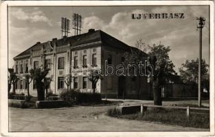 1943 Újverbász, Verbász, Novi Vrbas; M. kir. posta / post office. photo (tűnyom / pin mark)