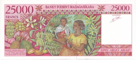 Madagaszkár 1998. 25.000Fr "A00980856" T:UNC,AU
Madagascar 1998. 25.000 Francs "A009...