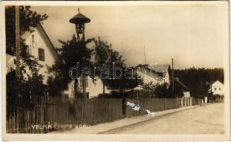 Velká Cermná nad Orlicí, street view with bell. photo (fl)