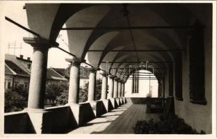 Lőcse, Levoca; Balkon z radnice. Luna / Városháza erkélye / balcony of the town hall