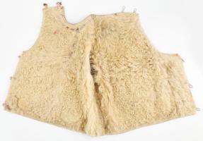 Régi Gyimesi csángó szűcshímzett bőrmellény, korának megfelelő állapotban, m: cca 60 cm