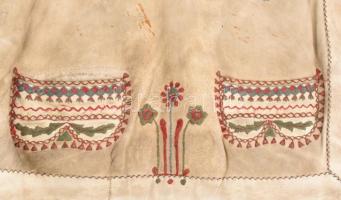 Régi Gyimesi csángó szűcshímzett bőrmellény, korának megfelelő állapotban, m: cca 60 cm