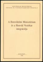 A Honvédelmi Minisztérium és a Honvéd Vezérkar integrációja. Bp., 1998, Honvédelmi Minisztérium Oktatási és Tudományszervező Főosztály. Kiadói papírkötés, jó állapotban.