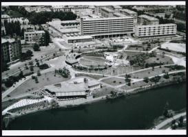 cca 1965 Budapest, légi fotó a Feneketlen-tóról és a környékéről, a néhai Lapkiadó Vállalat központi fotólaborjának archívumából 1 db modern nagyítás, 15x21 cm