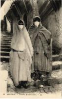 Femmes Arabes voilées / veiled Arab women, Algerian folklore, from postcard booklet