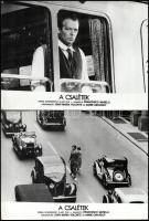 cca 1975 ,,A csalétek" című olasz film jelenetei és szereplői, 19 db vintage produkciós filmfotó ezüst zselatinos fotópapíron, a használatból eredő (esetleges) kisebb hibákkal, 18x24 cm