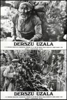 cca 1975 ,,Derszu Uzala" című Oscar-díjas szovjet film jelenetei és szereplői (rendezője: Kurosawa Akira), 17 db vintage produkciós filmfotó ezüst zselatinos fotópapíron, a használatból eredő (esetleges) kisebb hibákkal, 18x24 cm