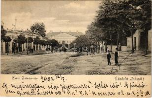 1902 Paks, Szent István tér, Erzsébet nagy szálloda, Bazársor tetején Szent Vendel, Szent Flórián és Nepomuki Szent János szobor. Wiener Hajman kiadása (EK)