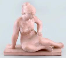 ifj Fekete Géza Dezső (1939-2021): Ülő lány. Festett terrakotta jelzett, hibátlan, m: 30x26 cm