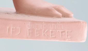 ifj Fekete Géza Dezső (1939-2021): Ülő lány. Festett terrakotta jelzett, hibátlan, m: 30x26 cm