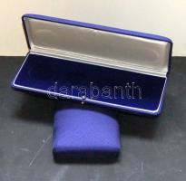 2db nagyalakú díszdoboz, dobozonként 4 férőhellyel, 28mm és 40mm átmérőjű érmékhez, használatlan, eredeti csomagolásban