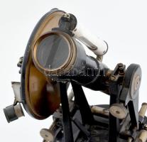 cca 1920 Süss Budapest teodolit, korának megfelelő szép állapotban, jelzéssel, m: 36 cm