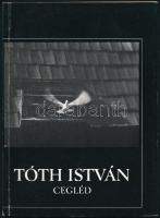 Tóth István (1923-2016) fotóművész 2 db katalógusa: PIlanatok. Tóth István fotóművész gyűjteményes k...
