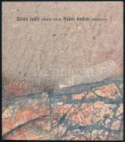 Ozián Judit: Szélről szélbe. Húber András grafikáival. Húber András (1949-) Munkácsy-díjas szobrászművész által dedikált és Ozián Judit által aláírt. Bp., 2004, Középeurópa Fényműhely. Színes képekkel, Húber András műveivel illusztrált. Kiadói papírkötés.