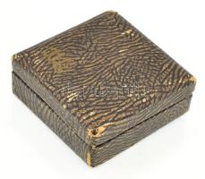 Régi ezüst klipszes fülbevaló pár, lapis lazurival díszítve, kőhiánnyal, díszdobozban, jelzett, m: 3...