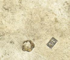 2 ezüst (Ag) vodkás pohár, préselt és gravírozott mintákkal, jelzéssel, kis repedéssel, m: 4,5-5,5 c...