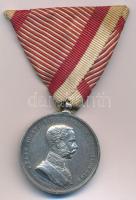 1914. "Ferenc József II. osztályú Ezüst Vitézségi Érem" peremen jelzett Ag kitüntetés, mellszalagon. Szign.: Tautenhayn T:XF karc Hungary 1914. "Silver Gallantry Medal, 2nd Class" Ag decoration with hallmark on edge, with ribbon. Sign.: Tautenhayn C:XF scratch NMK 133.