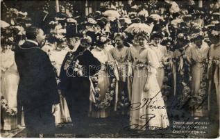1905 Berlin, Pariser Platz, Oberbürgermeister Martin Kirschner mit den Ehrenjungfrauen / Lord Mayor Martin Kirschner with the Maids of Honour (EK)