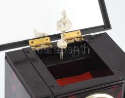 Zenélő ékszer szekrény, műanyag házzal, sérült,17x17x11,5 cm