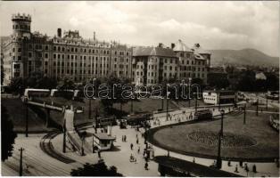 Budapest II. Moszkva tér (ma Széll Kálmán tér), Postapalota, villamosok, autóbuszok. Képzőművészeti Alap Kiadóvállalat