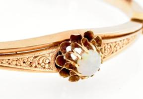 14K arany (Au) karreif opállal (ca 0,75 cts), jelzett, br: 12,24 g