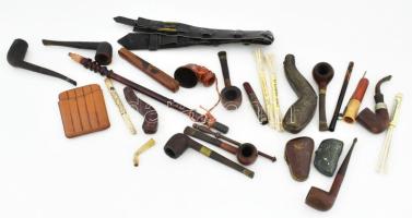 Dohányzással, pipázással kapcsolatos gyűjtemény érdekes tételekkel, cca 25 darabos, közte jelzett angol pipák, alkatrészek eredeti tokban, pipatartó öv, bőr szivartartó, stb., vegyes állapot