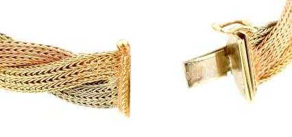 Arany-fehérarany (Au/14k) fonott karkötő, három különböző színnel. Jelzett, 18 g, h: 19 cm. Dobozban