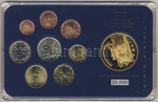 Olaszország 2002-2005. 1c-2€ 8klf db + Európa 2003. "Olaszország" aranyozott emlékérem kereskedői szettben T:1,PP Limitált példányszám!