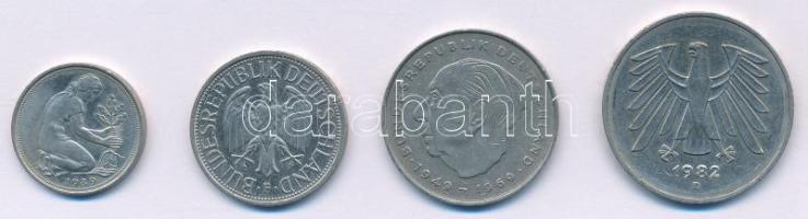 19db-os vegyes külföldi bankjegy és érme tétel, közte német, török darabok T:F
19pcs of mixed bankn...