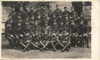 Hungarian soldiers group photo