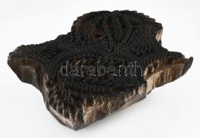 Nagyméretű, fából faragott kékfestő nyomódúc, 18x15x6 cm