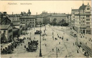 München, Munich; Bahnhofsplatz / railway station, square, tram, horse-drawn carriages