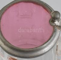 Kézzel festett kis kiöntő régi vésett monogrammal. Ón keretes fedéllel, repedéssel 11 cm