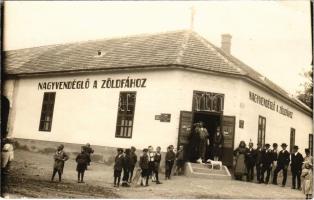 1929 Lovasberény, Nagyvendéglő a Zöldfához, Kausz Győző Beszálló nagyvendéglője, darutollas leventék. Zsolnin István (Bicske) photo (EK)