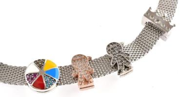 Ezüst(Ag) karkötő Pandora jelzéssel, 5 db charmmal, h: 19 cm, bruttó: 20,26 g