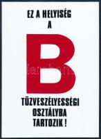 2 darab "Ez a helyiség B tűzveszélyességi osztályba tartozik!" feliratú műanyag tábla, 25x...