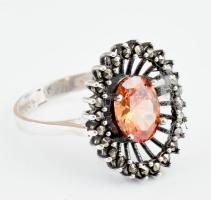 Ezüst(Ag) gyűrű narancssárga kővel, jelzett, kis hibával, méret: 55, bruttó: 3,9 g