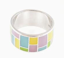 Ezüst(Ag) gyűrű zománcozott díszítéssel, jelzett, méret: 58, bruttó: 7,1 g