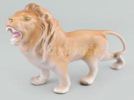 Porcelán oroszlán, jelzett, fogán lepattanás, m: 16 cm