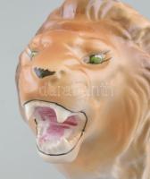 Porcelán oroszlán, jelzett, fogán lepattanás, m: 16 cm