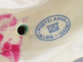 Porcelán oroszlán, jelzett, fogán lepattanás, m: 16 cm